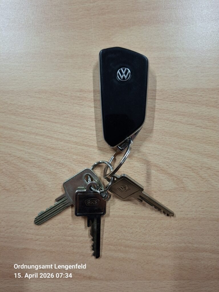 VW Autoschlüssel mit diversen Schlüsseln